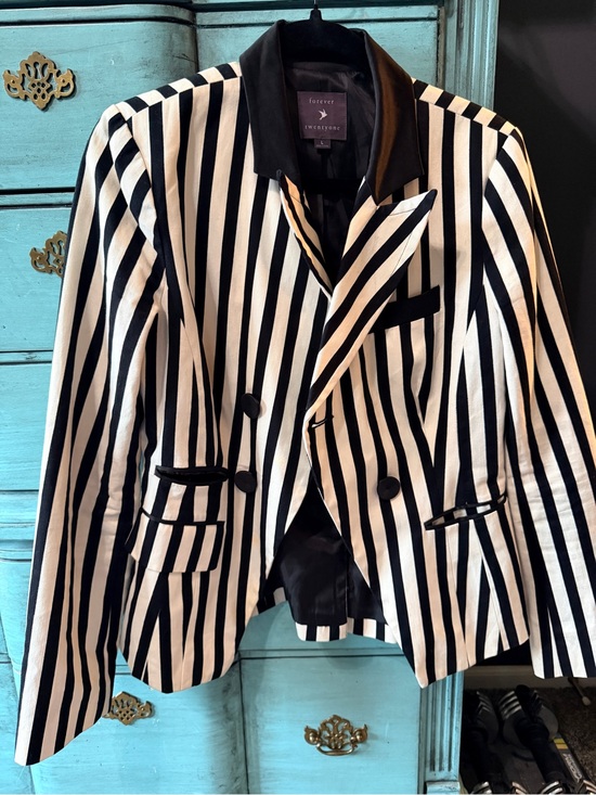 Forever 21 Jackets & Blazers - Forever 21 Black & White Vertical Stripe Double-Breasted Blazer
